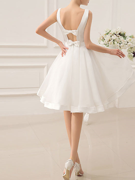 A-Line/Princess Scoop Knee-Length Wedding Dress