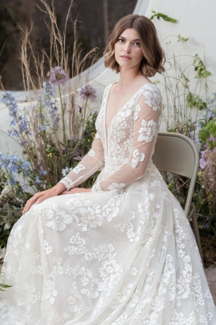 Elegant Long A-Line V-neck Lace Wedding Dresses With Long Sleeves