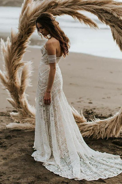 Elegnat Ivory Strapless Mermaid Lace Beach Wedding Dress Online with Lace Bracelet