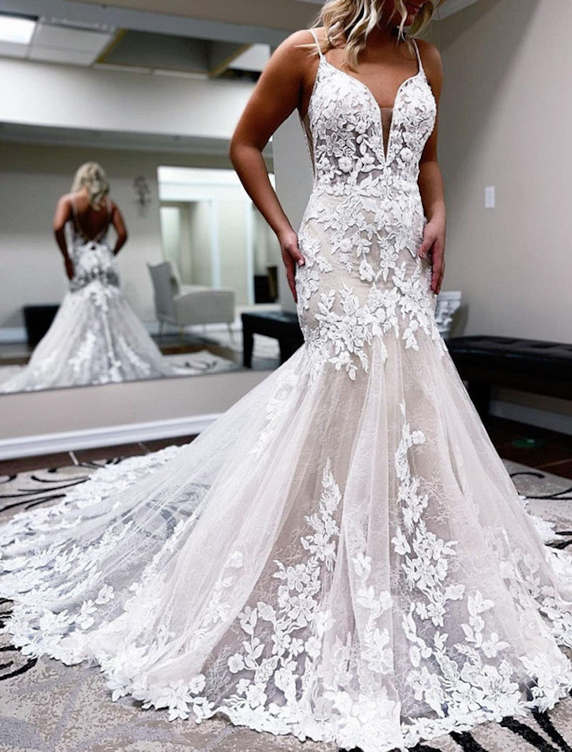 Trumpet/Mermaid Spaghetti Straps Floor-length Lace Wedding Dress