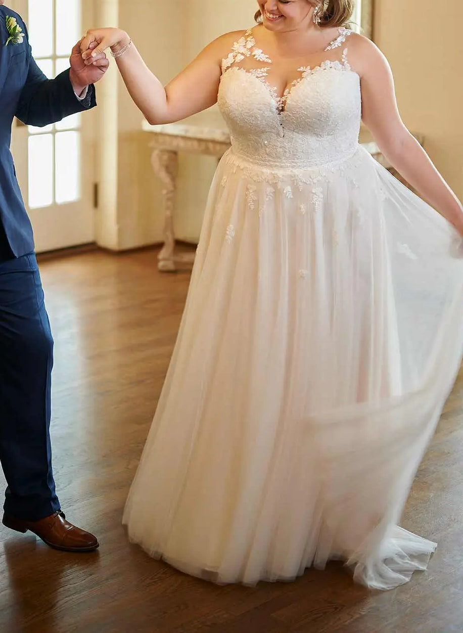 A-Line/Princess V-Neck Plus Size Lace Wedding Dress with Applique