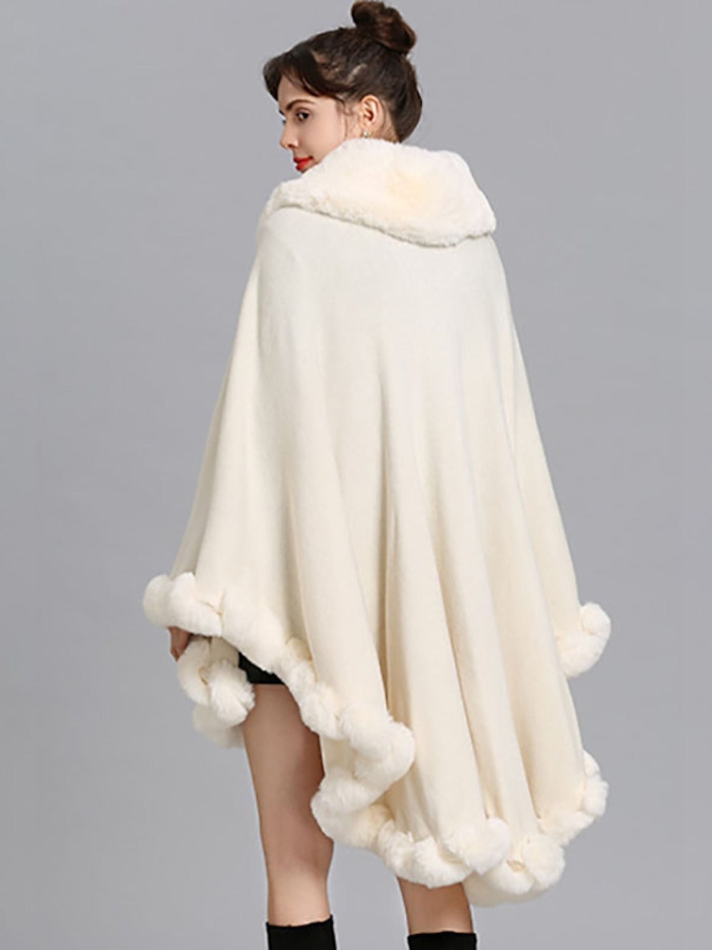 Women‘s White Fashionable Faux Fur Long Sleeves Wrap Cloak with Pure Color