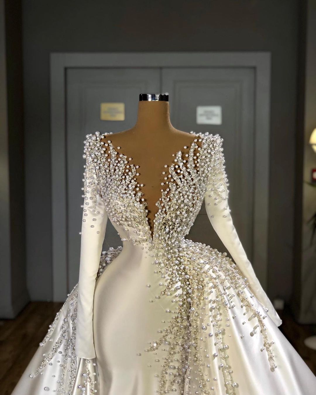 Glamorous Long Sleeve Pearls Wedding Dress V-Neck With Detachable Train Online