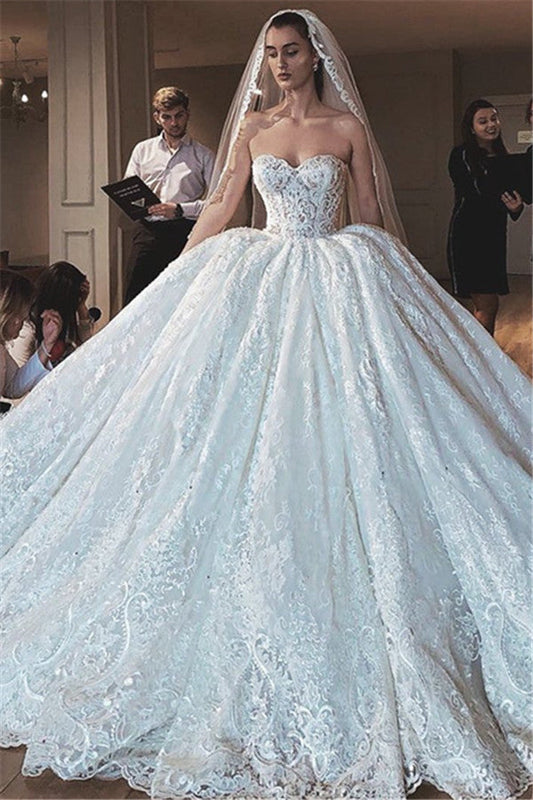 Glamorous Modern Strapless Lace Appliques Ball Gown Wedding Dress