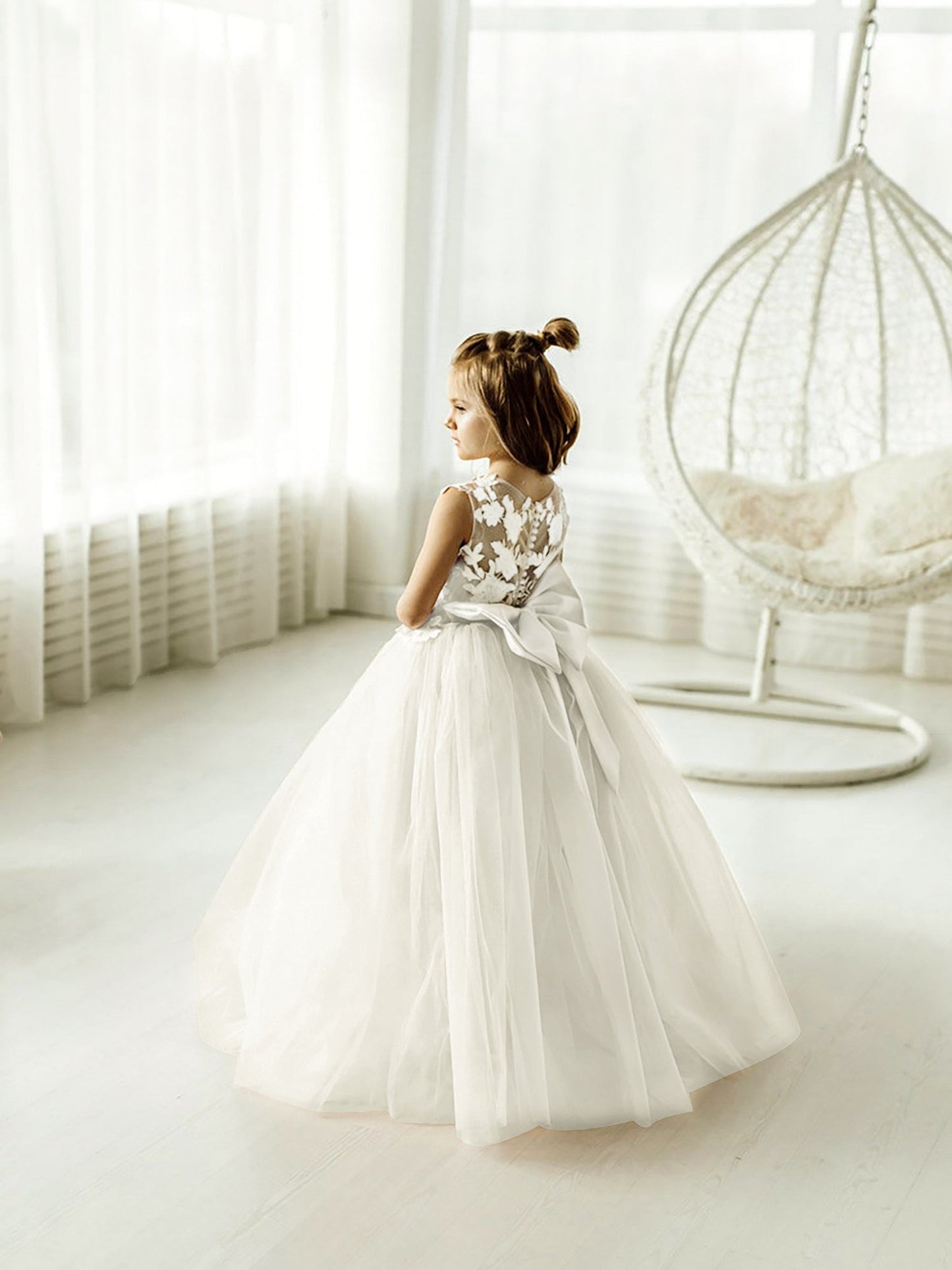 Lovely Puffy Sleeveless Flower Girl Dresses Lace Appliqued