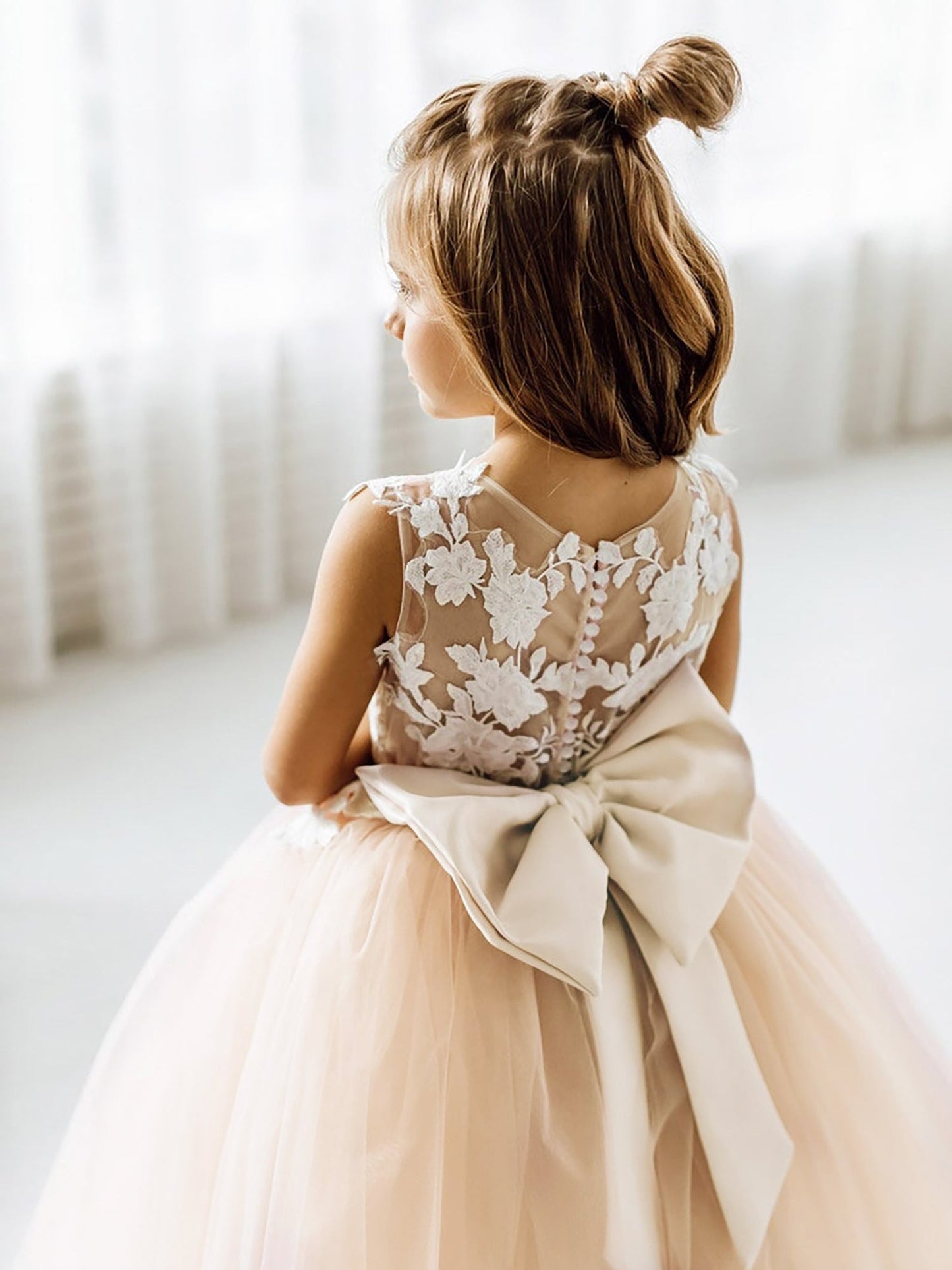 Lovely Puffy Sleeveless Flower Girl Dresses Lace Appliqued