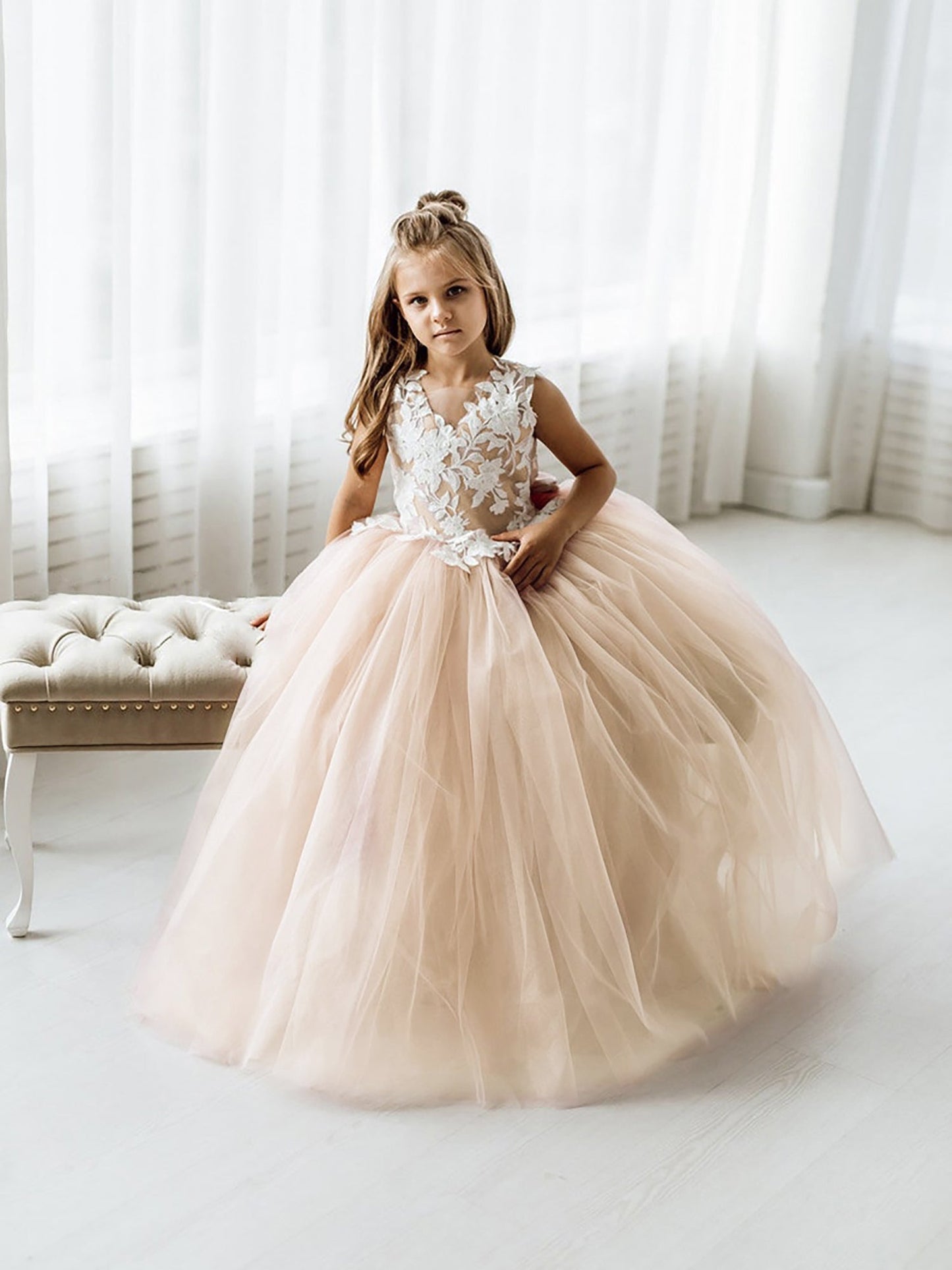 Lovely Puffy Sleeveless Flower Girl Dresses Lace Appliqued