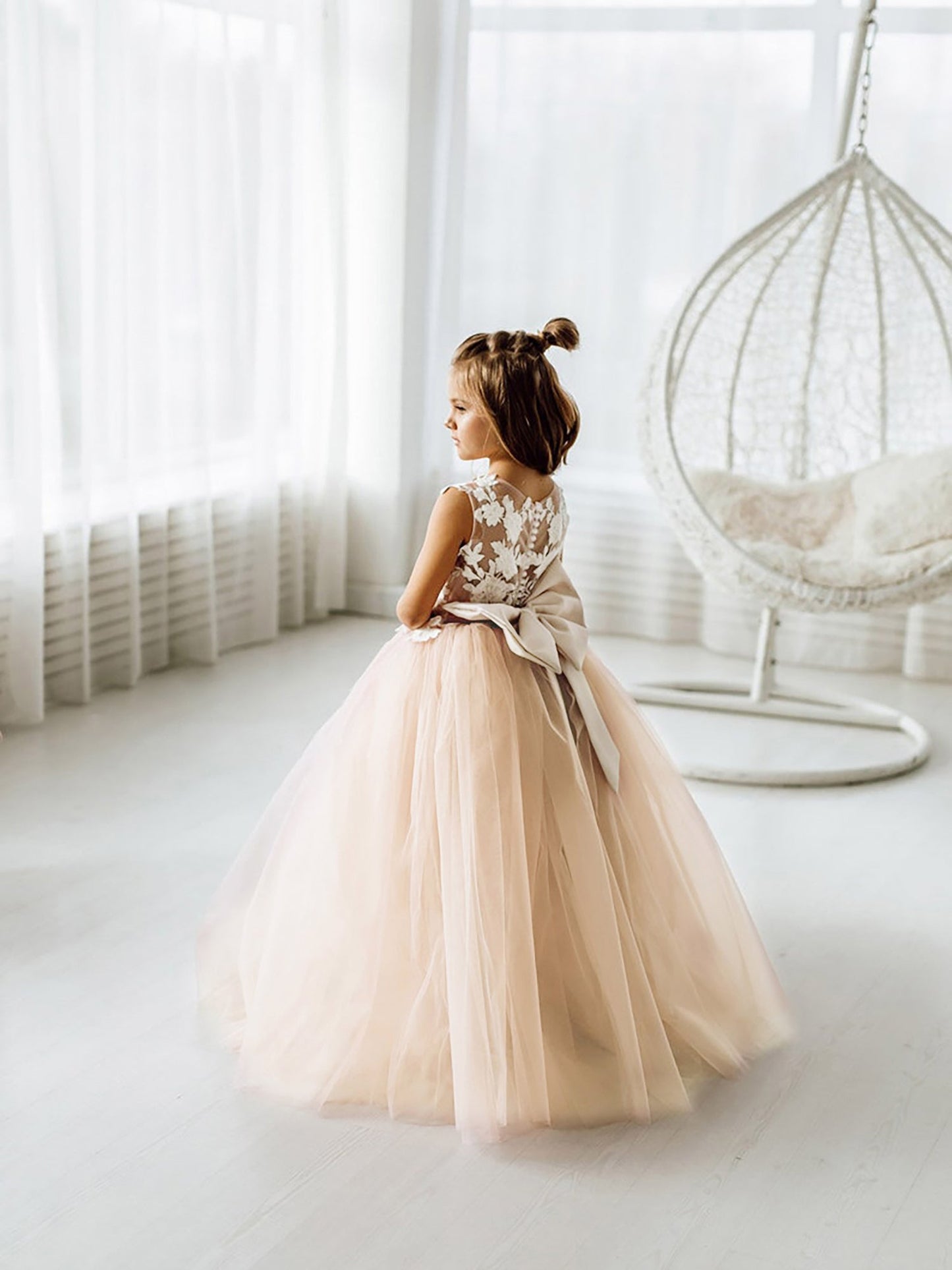 Lovely Puffy Sleeveless Flower Girl Dresses Lace Appliqued