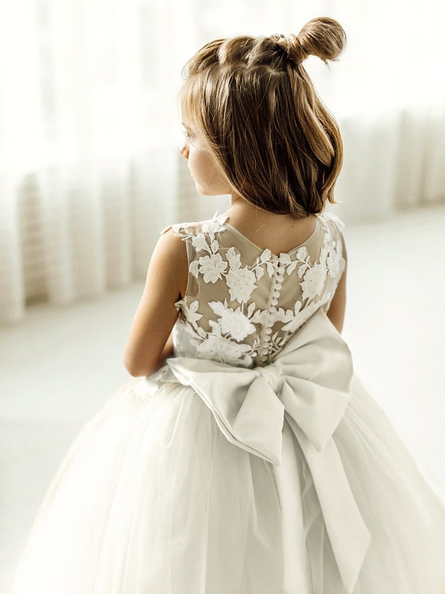 Lovely Puffy Sleeveless Flower Girl Dresses Lace Appliqued