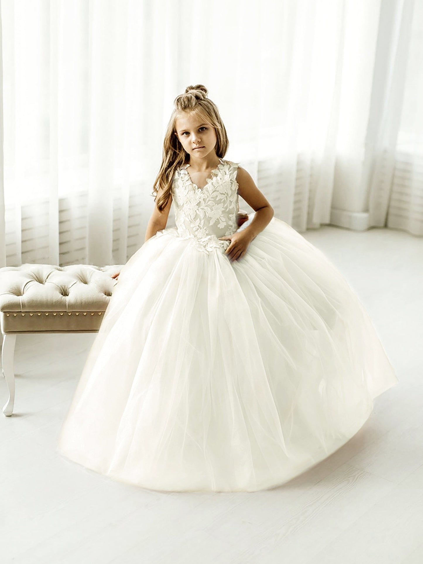 Lovely Puffy Sleeveless Flower Girl Dresses Lace Appliqued