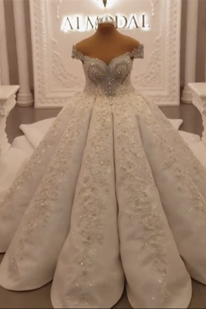 Luxurious Sparkle Beaded Ball Gown Extreme Train Wedding Dress