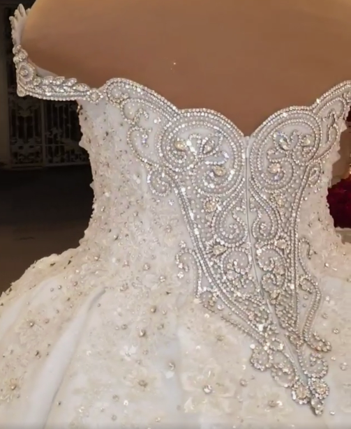 Luxurious Sparkle Beaded Ball Gown Extreme Train Wedding Dress