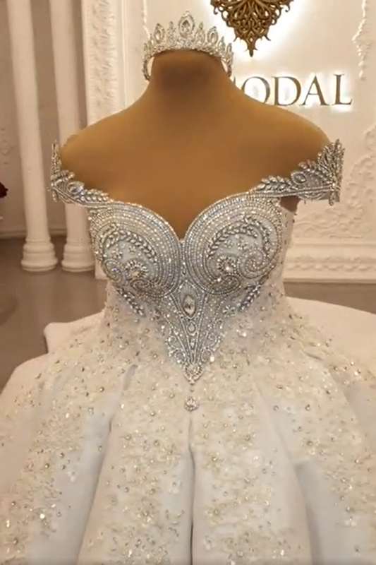 Luxurious Sparkle Beaded Ball Gown Extreme Train Wedding Dress