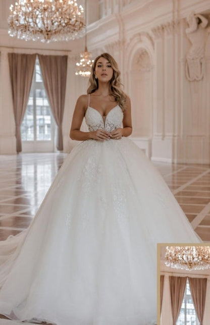 Modern Spaghetti-Straps Sleeveless Ball Gown Lace Wedding Dresses Online