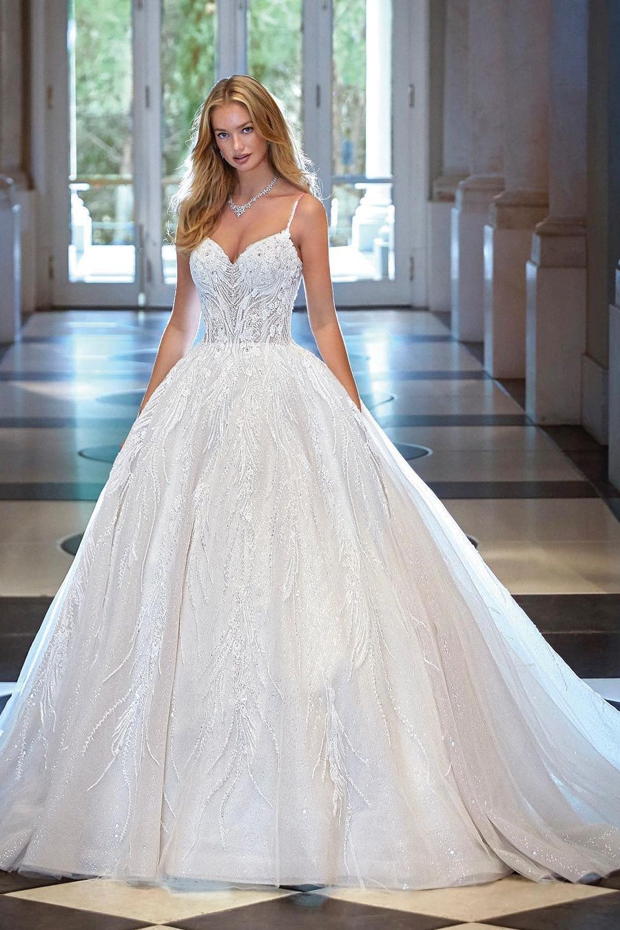 Modern V-Neck Appliques Wedding Dresses Lace Appliques Sleeveless