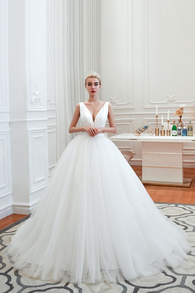 Modern V neck sleeveless White Princess Spring Wedding Dress