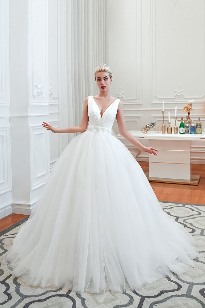 Modern V neck sleeveless White Princess Spring Wedding Dress