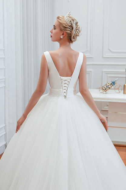 Modern V neck sleeveless White Princess Spring Wedding Dress