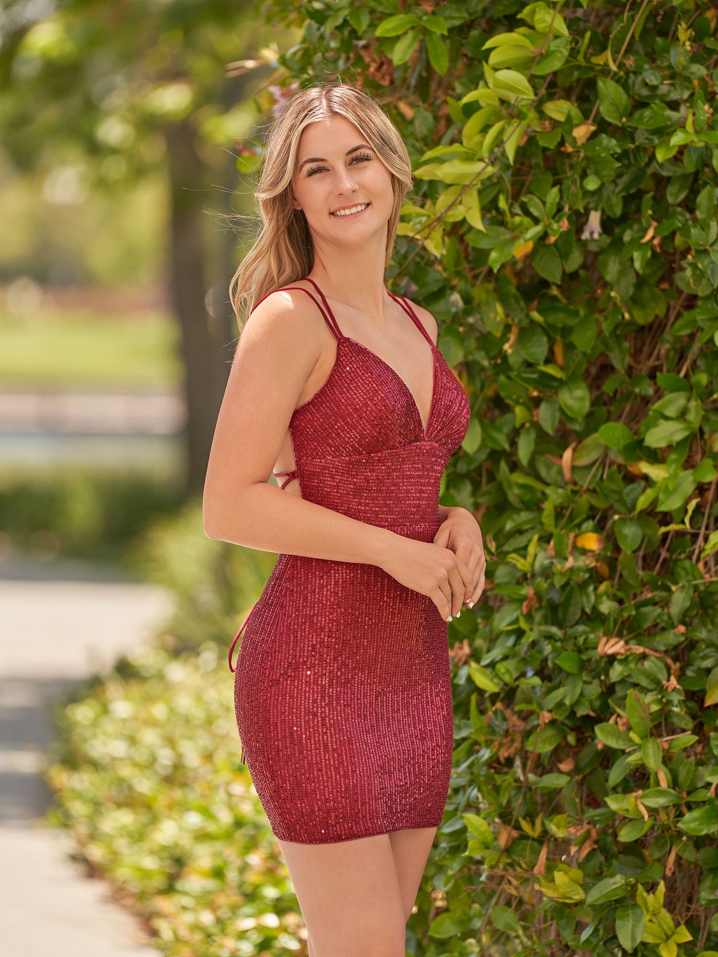 Nigella | Bodycon V Neck Burgundy Sequins Short Homecoming Dress