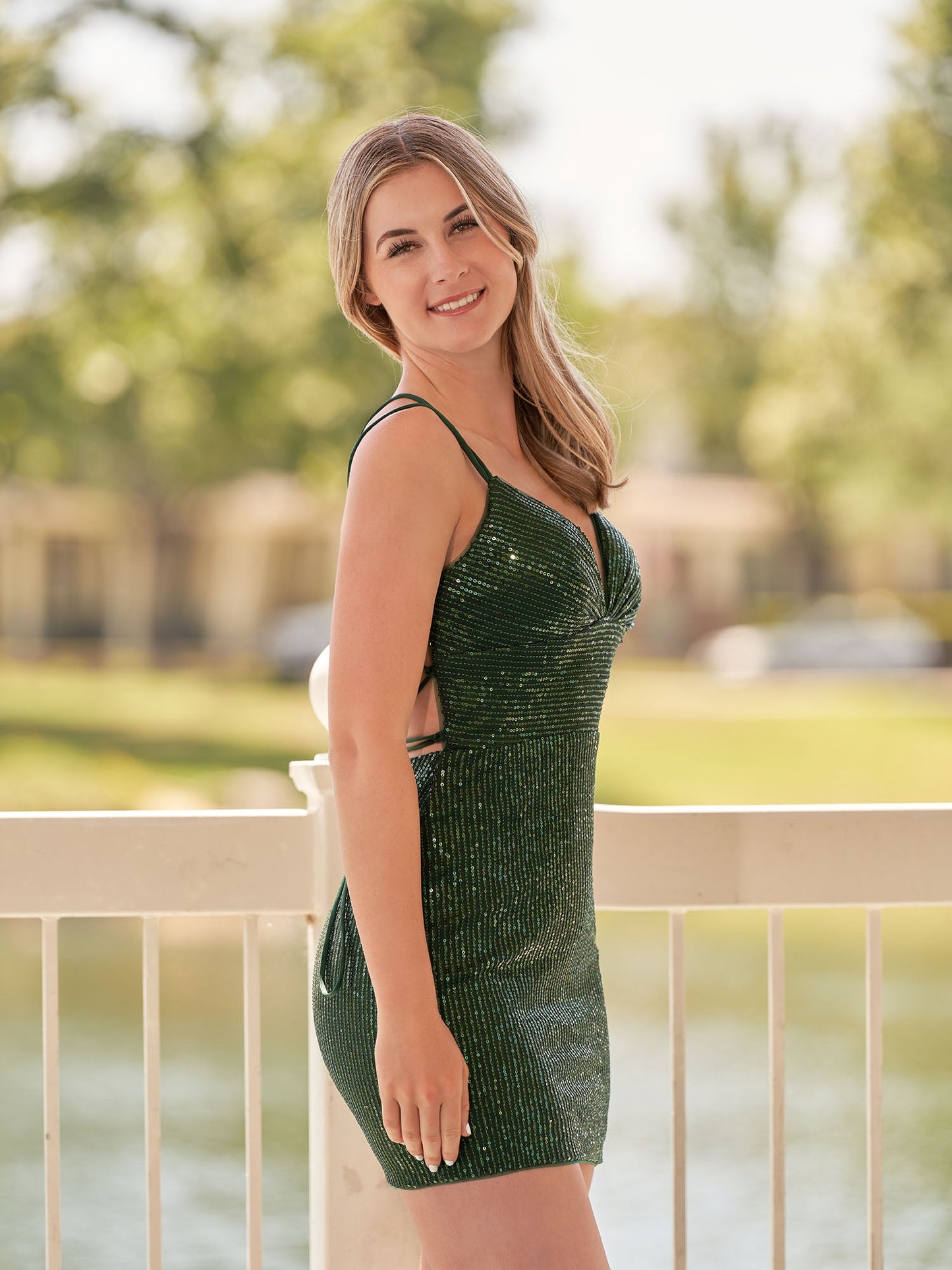 Nigella | Bodycon V Neck Burgundy Sequins Short Homecoming Dress