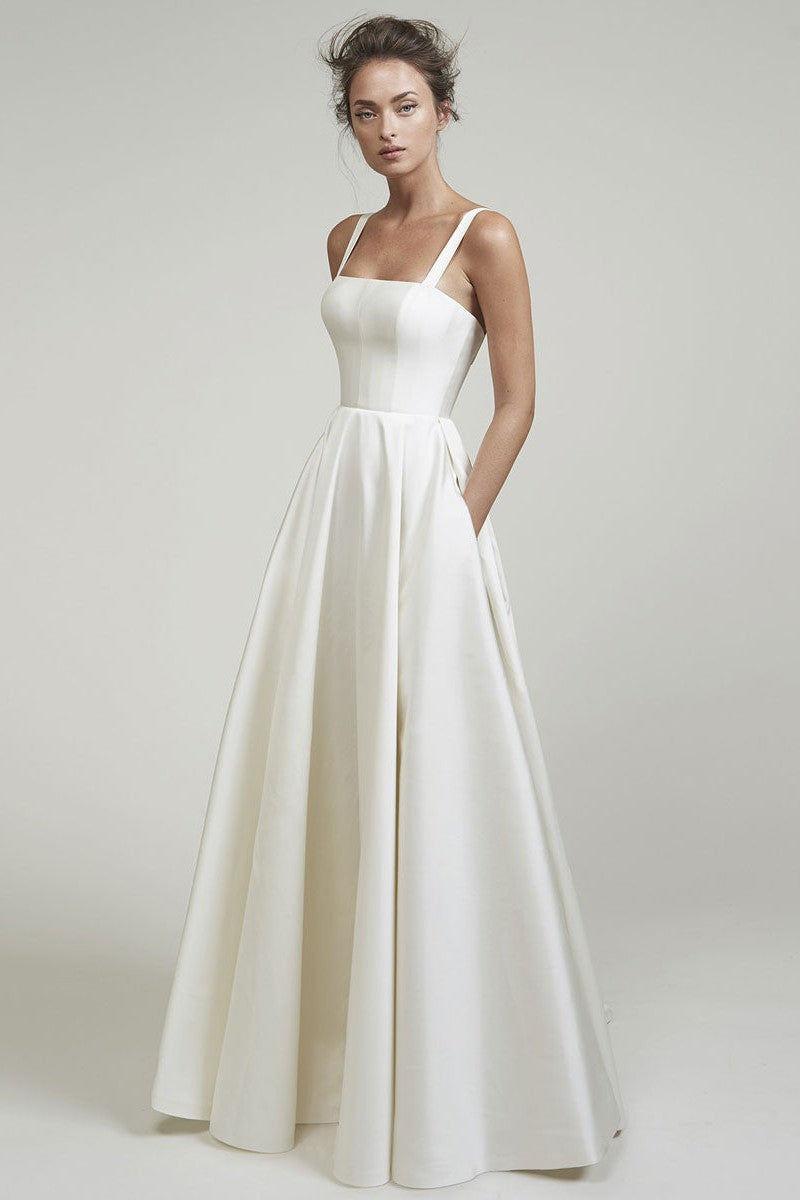 Retro Wedding Dresses Square Neck Sleeveless Satin Fabric Court Train Sash Bridal Dress