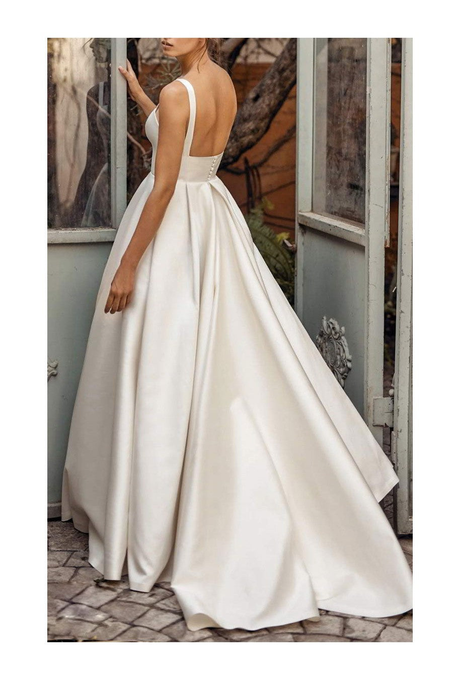 Retro Wedding Dresses Square Neck Sleeveless Satin Fabric Court Train Sash Bridal Dress