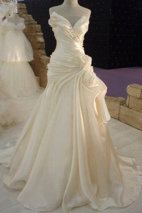 Ruffless Cream Satin Wedding Dress with Beadings Classic Long Bridal Dress