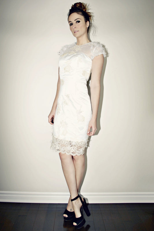 Sheath Round Collar Knee Length Shorts Sleeve Tulle Lace Wedding Dress