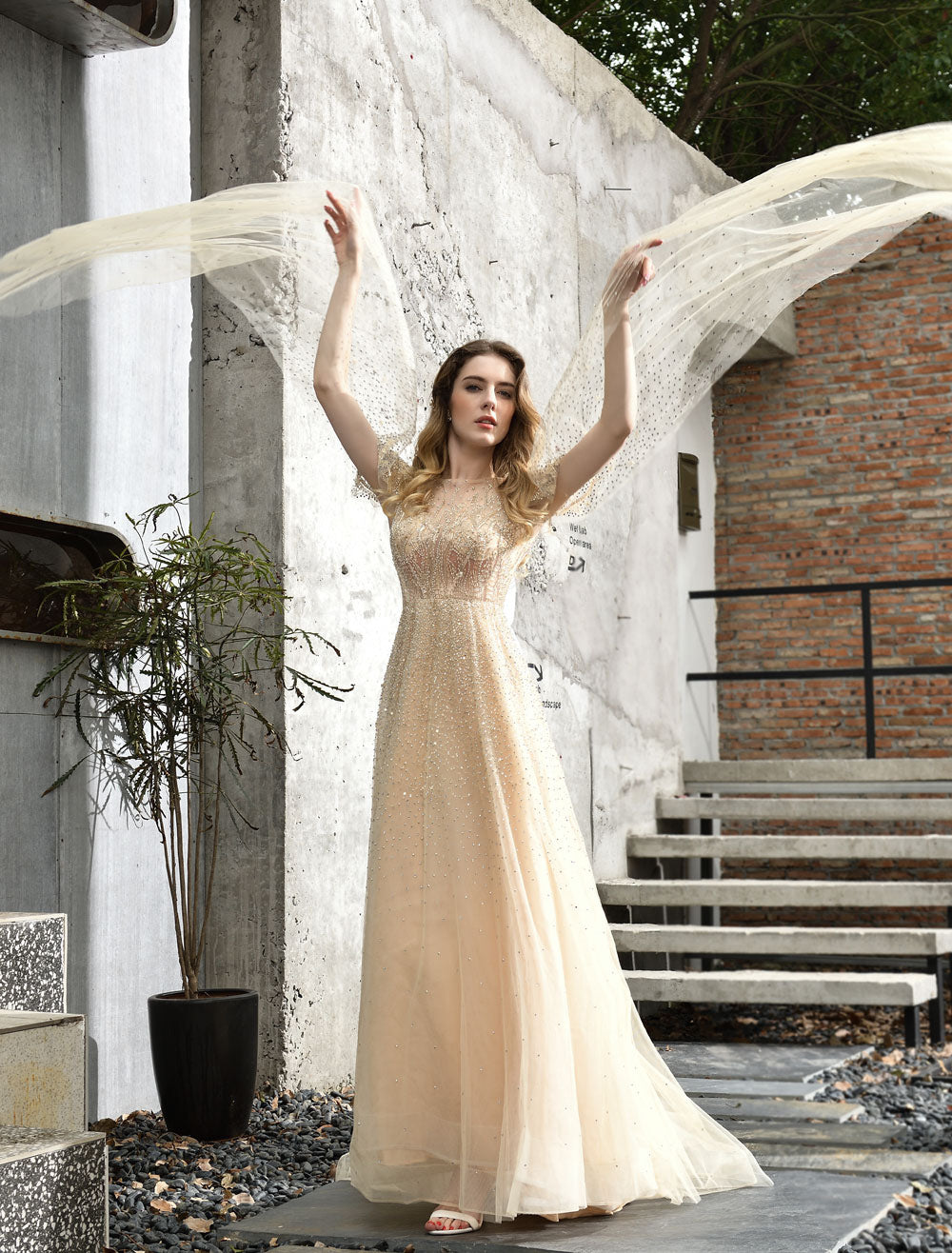 Stunning Wedding Dresses A Line Sweep Short Sleeves Beaded Jewel Neck Tulle Bridal Dresses