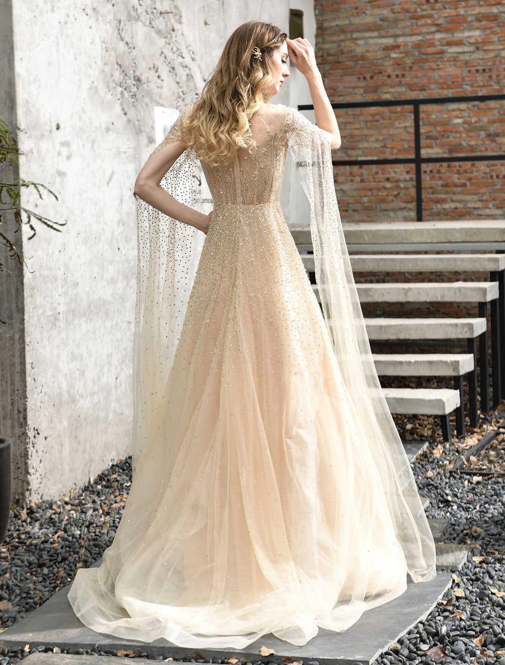 Stunning Wedding Dresses A Line Sweep Short Sleeves Beaded Jewel Neck Tulle Bridal Dresses