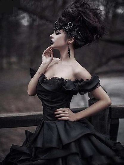 Vintage Black princess wedding dresses with Luxurious Ruffless