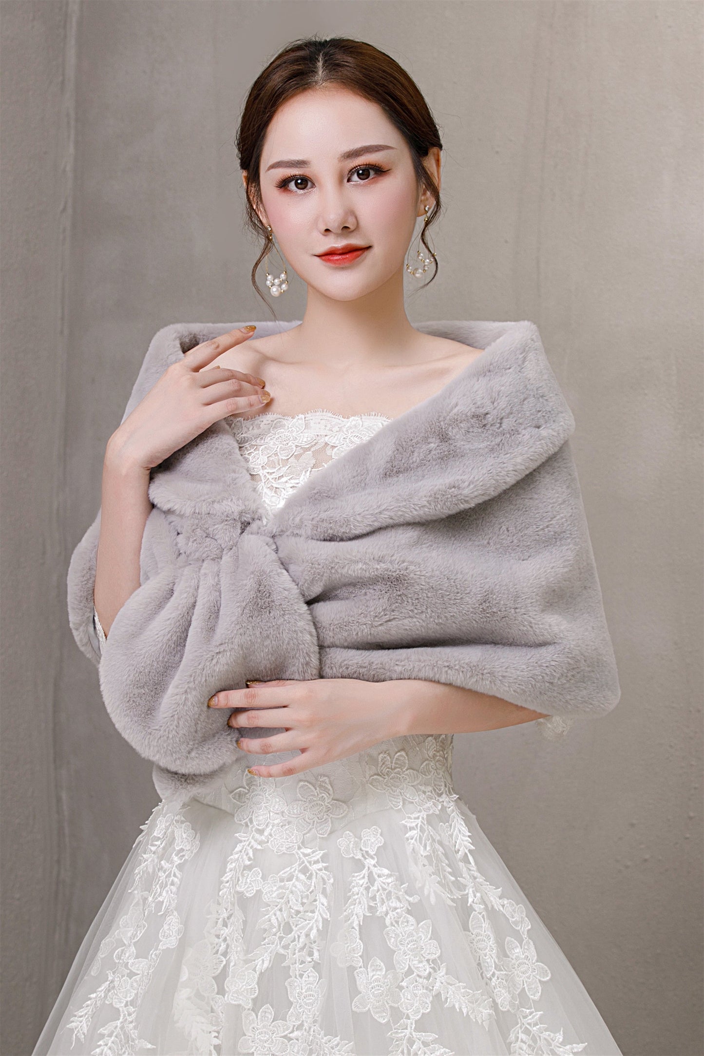 Warm Grayi Ears-Trimmed Winter Wedding Dress Shawl