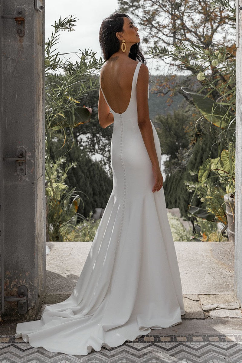 White Casual Wedding Dress With Train Bateau Neck Sleeveless Sexy Backless Satin Fabric Mermaid Bridal Gowns